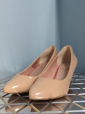 Rockport Total Motion Patent Leather Kitten Heels, Nude, Size 8